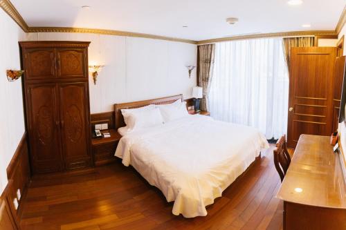 Postel nebo postele na pokoji v ubytování The Allen Hotel