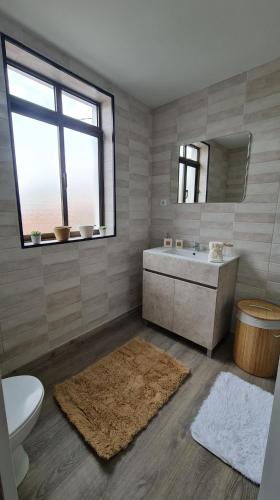 a bathroom with a tub and a sink and a mirror at Casa de Ade in Monte da Velha
