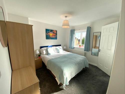 Postel nebo postele na pokoji v ubytování Oakley Vale - 3 Bed Home, Garden Corby
