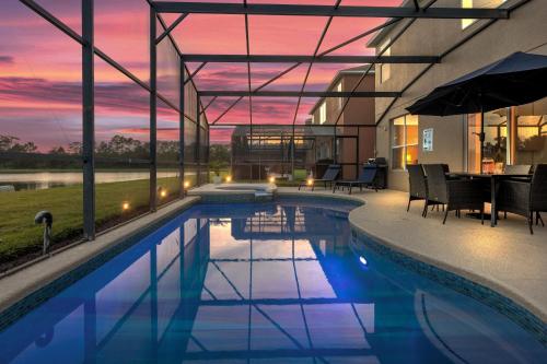 Kolam renang di atau dekat dengan Lake View Vacation Home with Pool and Game Room Near Disney Parks