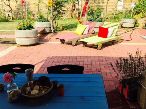 Κήπος έξω από το Naya"s Homestay