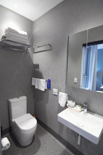 Ένα μπάνιο στο Mariners Court Hotel Sydney