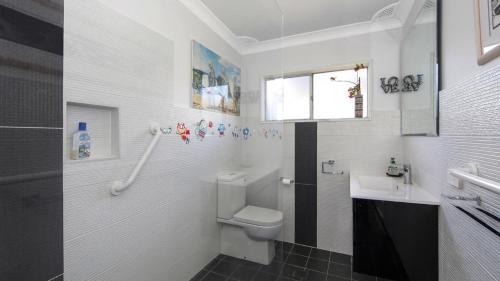 a bathroom with a toilet and a sink at Patonga Corner Creek - Water Glimpses in Patonga