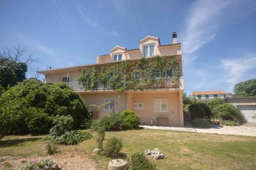 Apartments Near Hangar beach