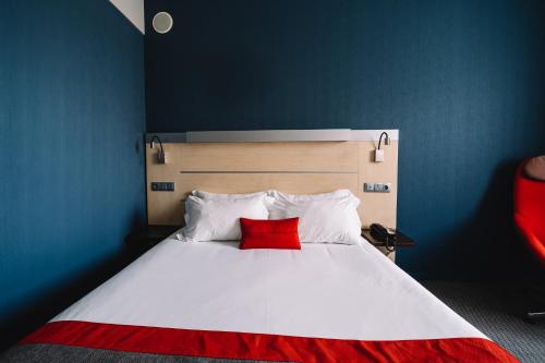 Un ou plusieurs lits dans un hébergement de l'établissement Holiday Inn Express Porto Exponor by IHG