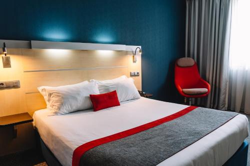 Un ou plusieurs lits dans un hébergement de l'établissement Holiday Inn Express Porto Exponor by IHG