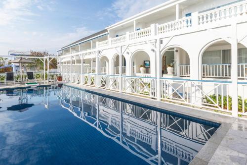 a view of the swimming pool of a hotel at Somewhere Koh Sichang in Ko Si Chang