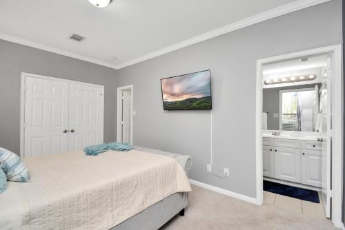 a white bedroom with a bed and a sink at 3BR 3Ba Upscale Luxury Home in The Heights in Houston