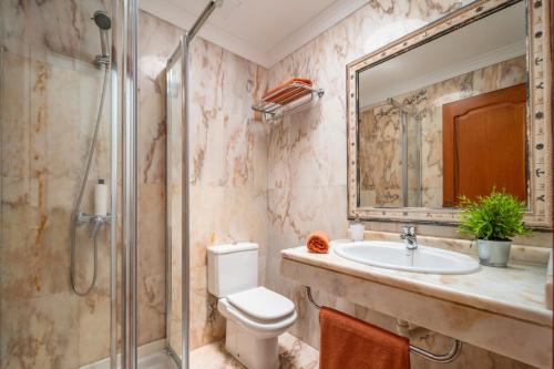 A bathroom at Villa Calma by Villa Plus