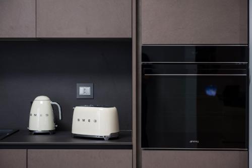 a toaster sitting on a counter next to a microwave at Deluxe apartment Milia Agrigento in Agrigento