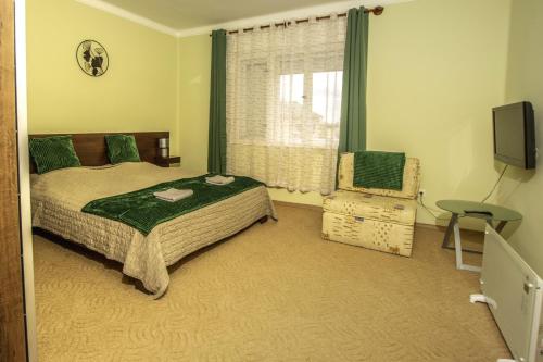 A bed or beds in a room at Diófa Apartman Balatonederics