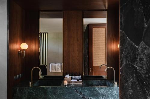 a bathroom with a sink and a large mirror at Munno Villa in Canggu