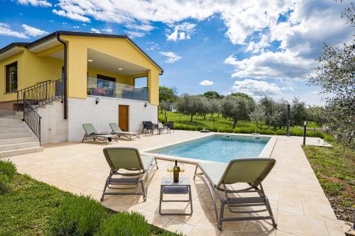 Family Villa Tai with Private Pool near Pula