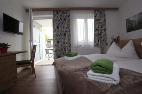Hotel & Frühstückspension Raabtalにあるベッド