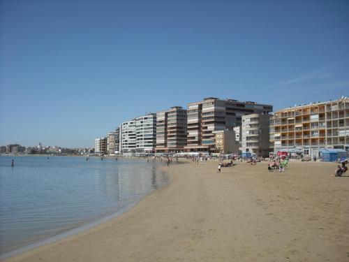 Completamente reformado con vistas al mar y piscina