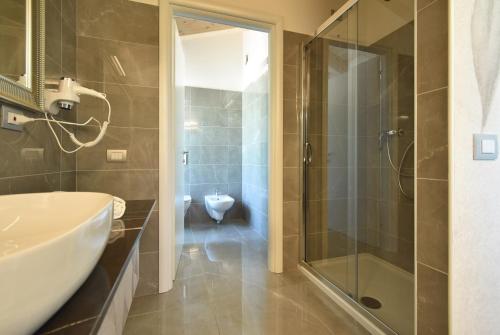 a bathroom with a shower and a sink and a toilet at Royal Garden luxury rooms in Padova
