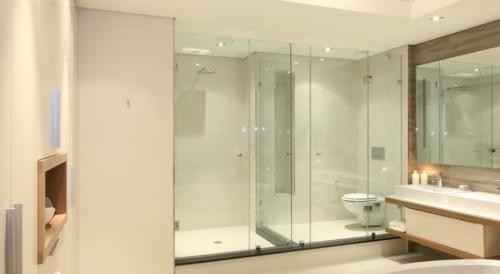 Ένα μπάνιο στο The Residences at Crystal Towers