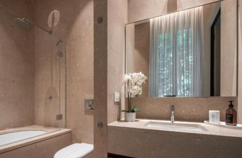a bathroom with two sinks and a tub and a mirror at Sant'Ambrogio Luxury Apartment R&R in Milan