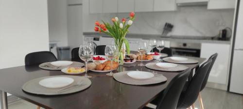 a dining room table with a vase of flowers on it at A Casa do Holandês in Vieira do Minho