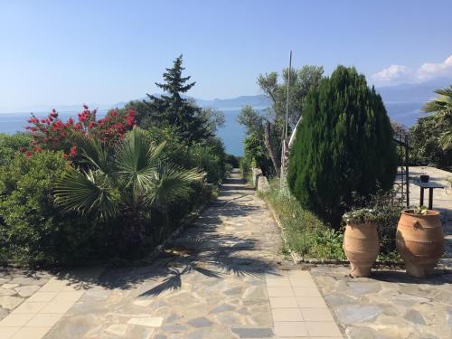 Gallery image of Georgia's House in Marathos