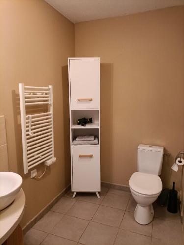 Photo de la galerie de l'établissement STUDIO CLIMATISE RESIDENCE 3 étoiles LES OCEANIDES PLAGE A 400m, à La Londe-les-Maures