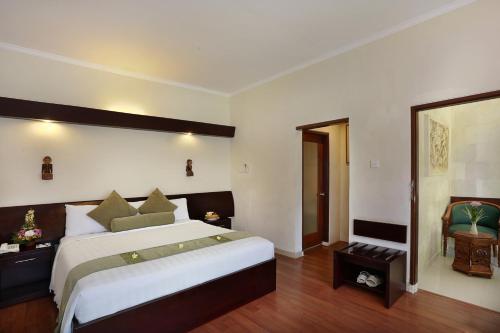 a bedroom with a large bed in a room at Respati Beach Hotel in Sanur