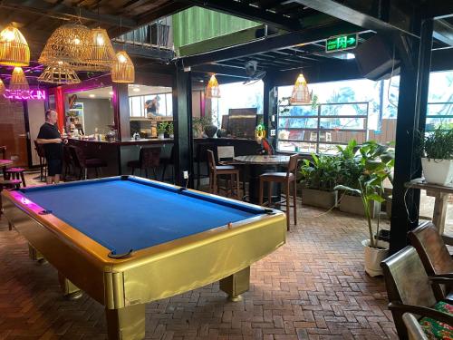 Biliár nebo kulečník v ubytování Rom Casa Hostel Da Nang