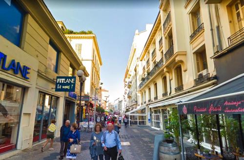 Haliviera - Golden Square, 1min from beach