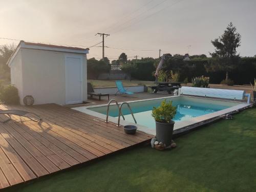 a swimming pool on a deck next to a backyard at Les Bibasses in Aillas