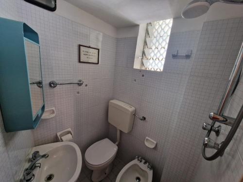 een badkamer met een toilet en een wastafel bij HOTEL CLARA RIMINI 30m from the beach in Rimini