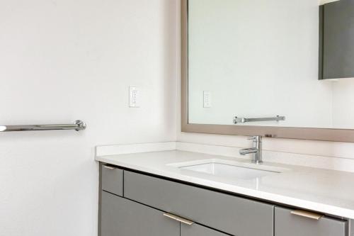 Fotografie z fotogalerie ubytování Melrose 2BR w Gym Pool nr Walk of Fame LAX-723 v Los Angeles