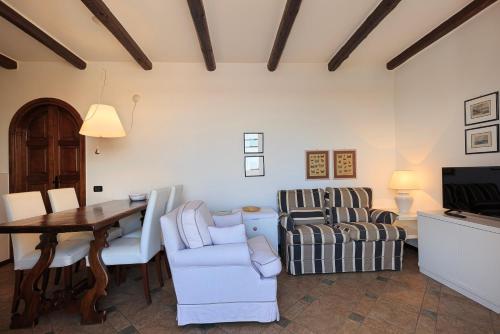 a living room with a table and chairs at Apartment Merida in Belgirate