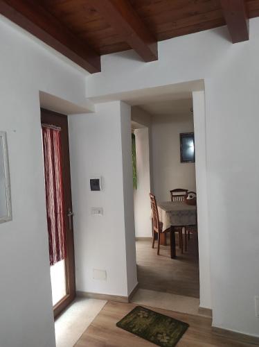 a hallway with a dining room and a dining table at LA BOMBONIERA in Carpinone