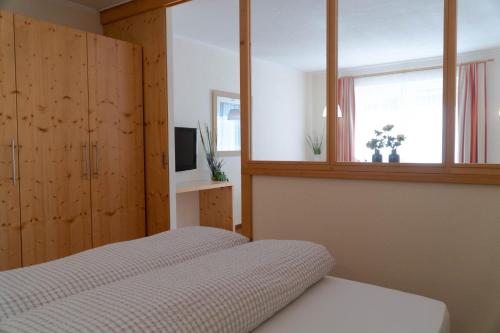 a bedroom with two beds and a window at Chalet Alpenblick in Fiss