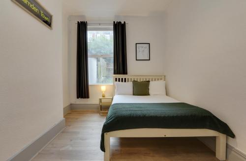 a bedroom with a bed and a window at Home from Home 4-Bed Townhouse - Ideal for Families, Groups & Contractors, Free Parking, Pet Friendly, Netflix in Walkly