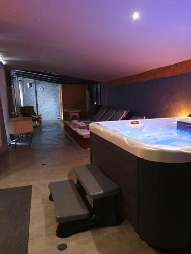 a large bathroom with a tub in a room at Osteria e Locanda Del Viaggiatore in Russi