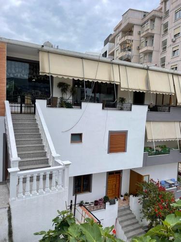 Το κτήριο όπου στεγάζεται  το ξενοδοχείο