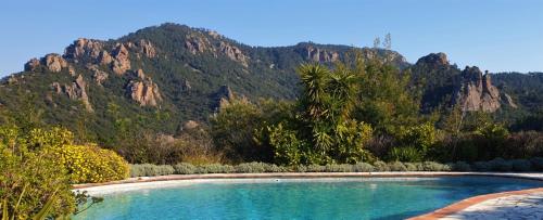 a swimming pool in front of a mountain at VILLA L'ESTEREL AVEC PISCINE VUE MER -MANDELIEU 06210- 6 Pers in Fréjus