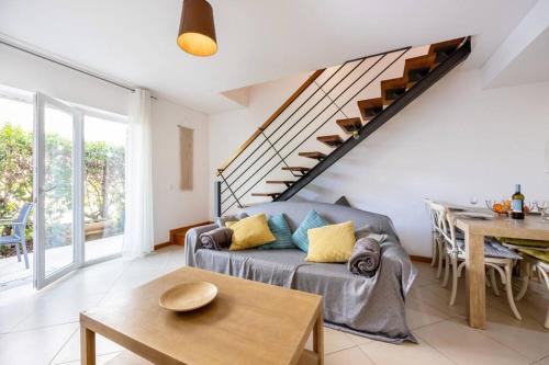 Elegant Duplex 1BR w- Pool, Parking & Balcony