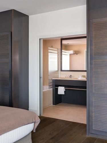 New Hotel of Marseille - Vieux Port photo 35