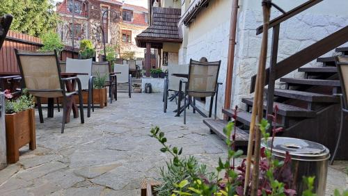 a patio with chairs and a table and stairs at Pensjonat Pod Wietrzną Górą in Kazimierz Dolny