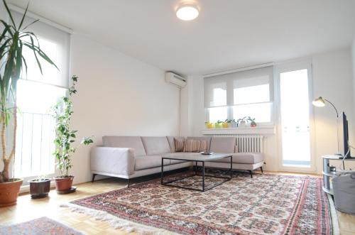 Posezení v ubytování Sunset Square Apartment Sarajevo
