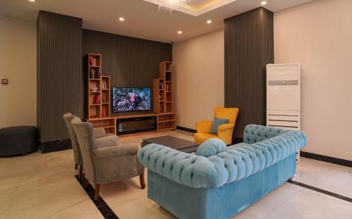 Televisyen dan/atau pusat hiburan di Ephesus Hitit Hotel restaurant