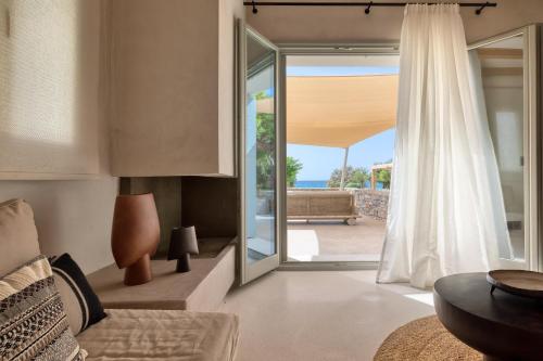 Beachfront 3BR Villa Iremia in Naxos