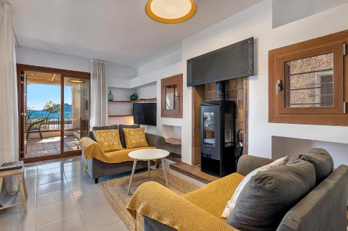 La Gola, private garden with beach access, refurbished