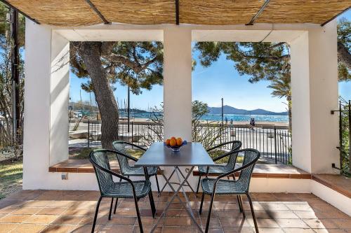 Φωτογραφία από το άλμπουμ του LA GOLA APARTMENT, First-line Beachfront, Newly Refurbished σε Port de Pollensa