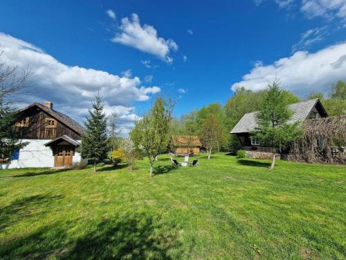a large yard with a house and a grass field at Cisowe Wzgórze in Rowele