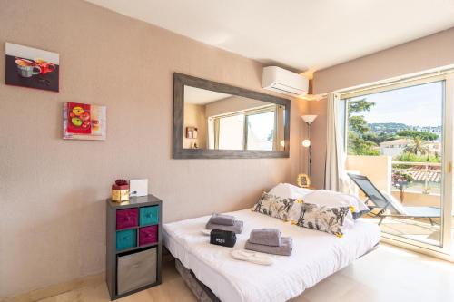 Ein Bett oder Betten in einem Zimmer der Unterkunft Studio Cosy Centre Cannes