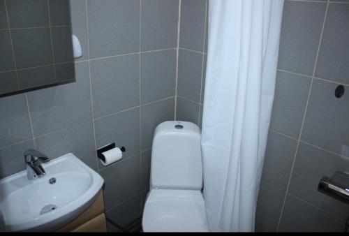 Phòng tắm tại Sundsvall lägenhet