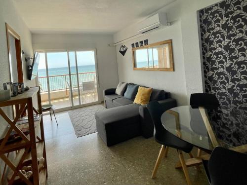 Χώρος καθιστικού στο Sunflower residence first line by the sea